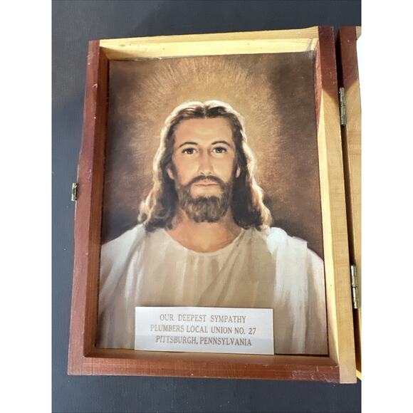 Vintage Memorial Edition 1958 Holy Bible, Illustrated With Cedar Wood Case - Picture 3 of 13